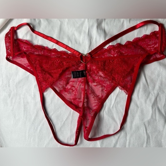 NWT Fredericks of Hollywood Red Lovers Floral Lace Bra & Thong Panty 2pc - Picture 7 of 7